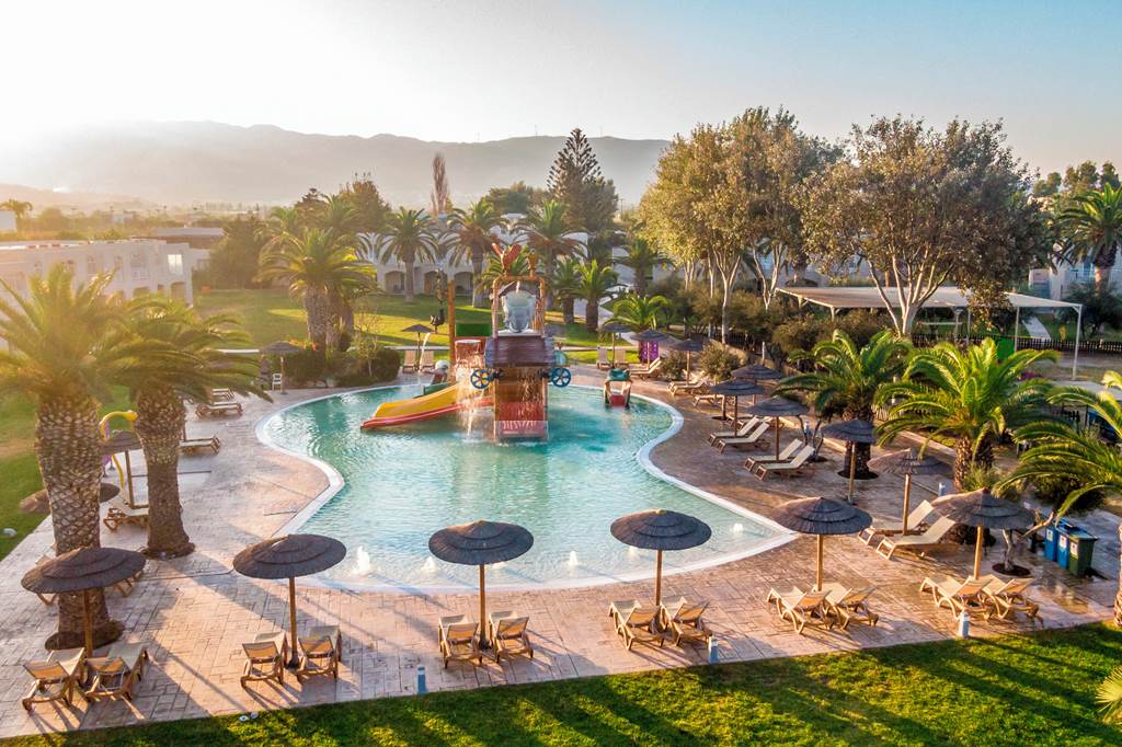 FAMILY SWIM UP ROOM IN KOS